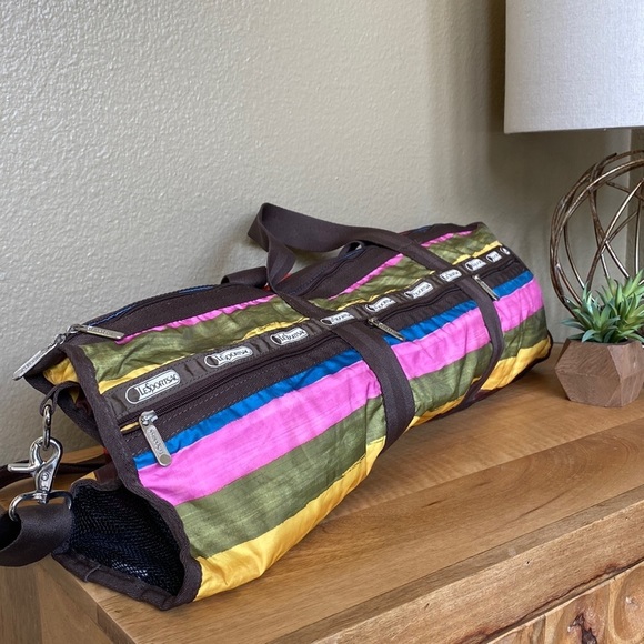 Lesportsac Handbags - LeSportsac Yoga Mat Gym tote bag w/pockets!